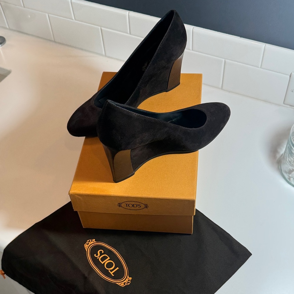 Tod's Elegant  Brown Wedges
